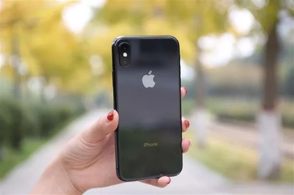 科技新鲜事：董明珠回应造芯片不差钱；新款iPhone性能曝光；HTC宣布裁员23％