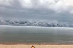 美国密歇根州滩云出现仿如世界末日