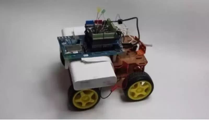 天才少年成功制作出可用脑电波控制的3D打印机器人