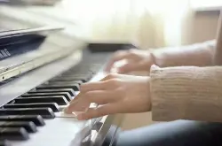 雕琢时光 镌刻永恒：聆听十首温馨宁静的钢琴曲