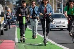 在旧金山等城市 共享滑板车快要统治街头了
