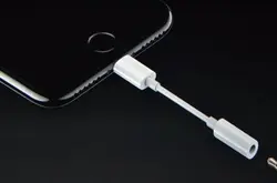 今年iPhone不再提供3.5mm耳机插孔转换器