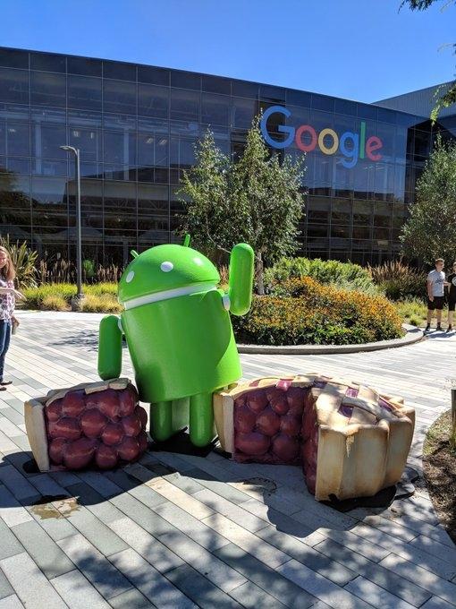 谷歌总部立起纪念安卓9.0的馅饼机器人雕塑：新一代Q会叫啥？