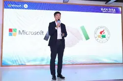 微软SurfaceGo上市为教育用户打造微软创新学校