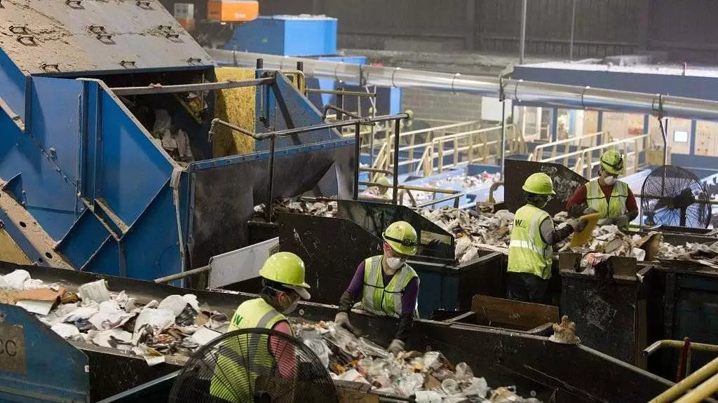 洋垃圾禁令一年 中国决策影响全球固废处理系统