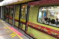 广州地铁1号线女性车厢今日启用 男士“误闯”