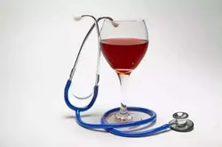 适度饮酒有益健康：也会降低患老年痴呆症概率
