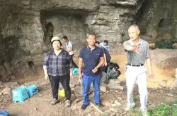 中国科学院古脊椎动物与古人类研究所毕节工作站开展抢救性清理工作