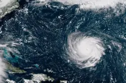巨兽之眼窥视美国 史上最强飓风来袭 1000万人面临威胁