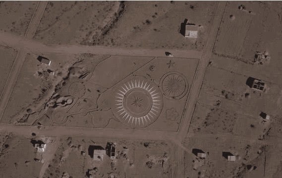 一个阿根廷人在沙漠中建造了奇怪建筑？还称：这是外星人降落用的