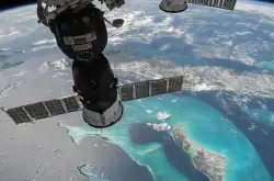 腊肠犬毛绒玩具将成为出发前往国际空间站的联盟MS-10号飞船的零重力指示器