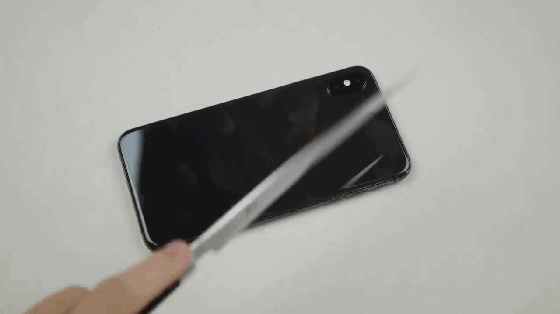 尖刀、铁锤伺候 一万块的iPhoneXSMax变成废铁