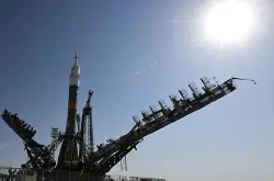 搭乘俄罗斯联盟号飞船绕月旅行票价约为1.5至1.8亿美元