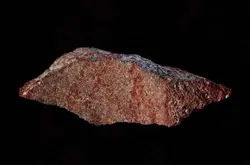南非布隆伯斯洞穴发现的人类手绘图岩片可能证明智人曾有意识地使用象征性符号