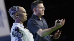索菲亚成为首位被授予公民身份的机器人