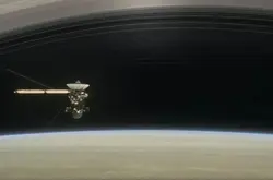 卡西尼号揭示土星奇怪的雨和其它惊喜