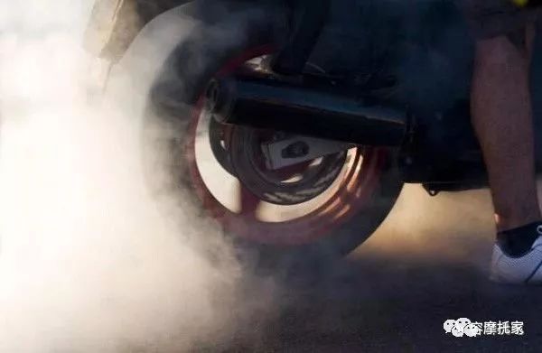 选对合适摩托车排气管 改装后的排气管后声像跑车