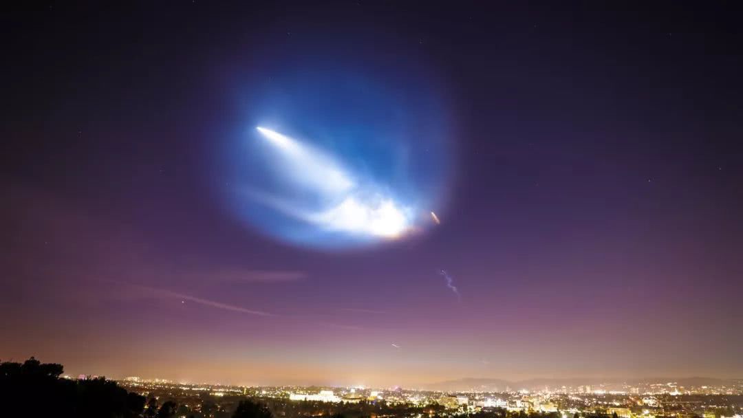 这绝对不是外星人 SpaceX夜间火箭发射和着陆瞬间太壮观了