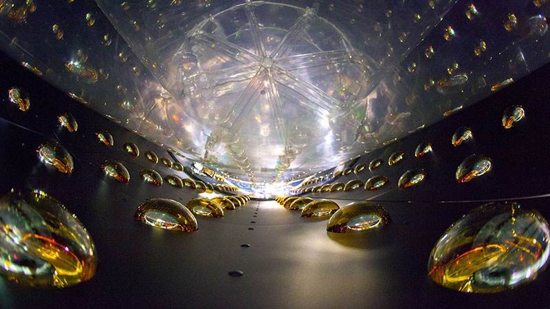 宇宙的一种基本粒子 神秘的它能打破光速不可超越吗？