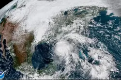50年最强 迈克尔飓风席卷美国 记者：感觉就像加利福尼亚地震