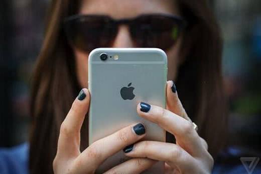 苹果发布会都用黑人照片 为什么国产手机却用肤白貌美的小姐姐？