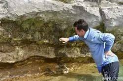土耳其大坝泄洪之后 露出260万年前旧石器时代的精致捕猎岩画