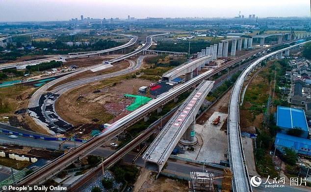 中国最大转体桥成功转体仅用时73分钟