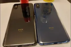 小米Mix3黑色和蓝色亮相 但泄露后部指纹感测器 米粉：要不起