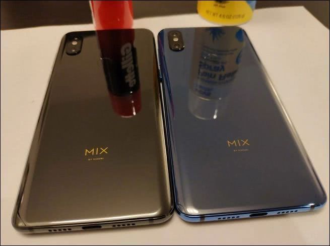 小米Mix3黑色和蓝色亮相 但泄露后部指纹感测器