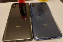 小米Mix3黑色和蓝色亮相 但泄露后部指纹感测器