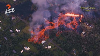 【末日酷劫】夏威夷火山持续喷发吞噬 26 间房屋，摄影师 Mick Kalber 直升机高空拍摄熔岩灭城画面
