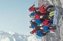 【劲过谢天华】瑞士大学生攀阿尔卑斯山，以近 90° 挑战地心吸力拍摄照片