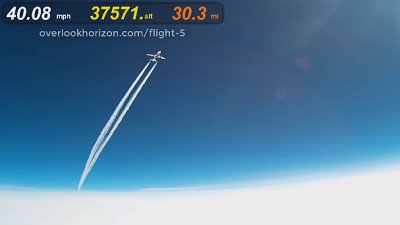 GoPro“英雄”于 38,000 呎迫近空中客车，飞机云、引擎声“擦身而过”！