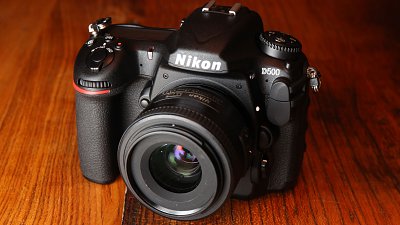 编辑 mic：“1/3 价钱享受九成 D5 功力”- Nikon D500 一手试玩
