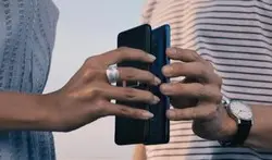 Galaxy S10 加入PowerShare功能 背靠背就能够为另一台手机充电