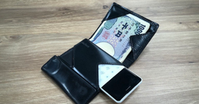 日本推出世界上最小的安卓手机 薄到可以直接放到皮夹里