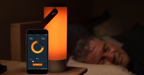 UP智慧助眠提灯 透过调整生理时钟增进睡眠品质