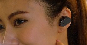 耳朵上的超智慧小助理 Sony Xperia Ear 蓝牙耳机 12/24 限量贩售