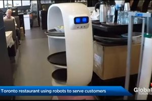 “机器人+餐厅”碰撞新火花 送餐机器人“出海…