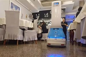 马德里服务行业首次投入送餐机器人 《西班牙联…