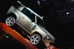 【法兰克福车展】地上最强！Land Rover Defender 全球首演 42 度极限陡坡