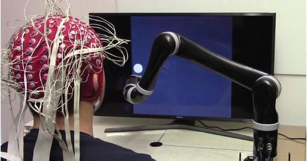 脑机界面新突破：首款无创脑控机器人手臂诞生