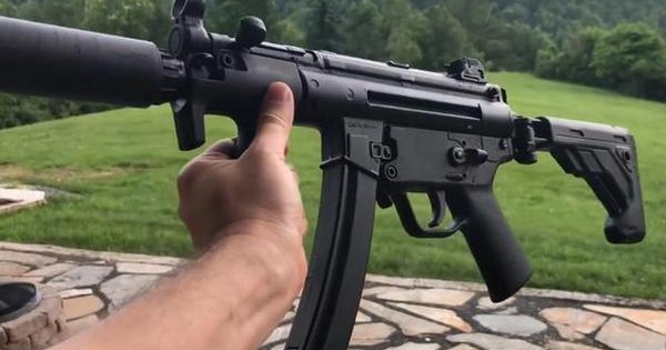 和平精英枪械全方位之MP5K