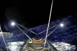 SpaceX首次使用拖船上的大网成功捕获火箭整流罩