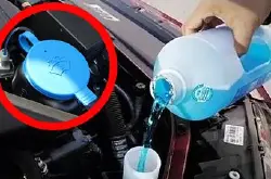 【汽车保养】玻璃水昂贵想用清水代替？长期使用麻烦多多！