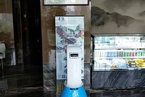 港式经典墨泷海鲜餐厅启用机器人送餐 硬核解锁…
