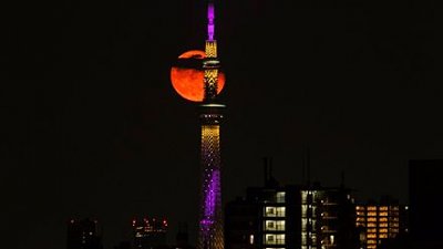 橙红月亮升起，东京黑夜变妖幻魔都