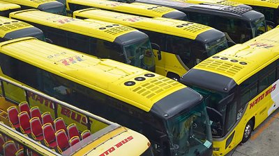 【有片】生意重挫！日本公司 60 闲置巴士组成“巨型迷宫”成功吸客　网友赞：想到的是天才