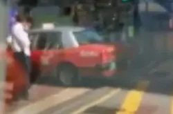 【马路的事】的士直铲铜锣湾人行道吓呆市民　网民：大惊小怪！