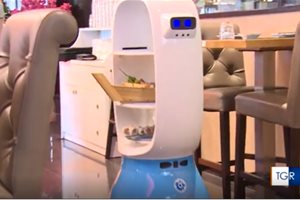 擎朗智能的明星送餐机器人在意大利大受好评